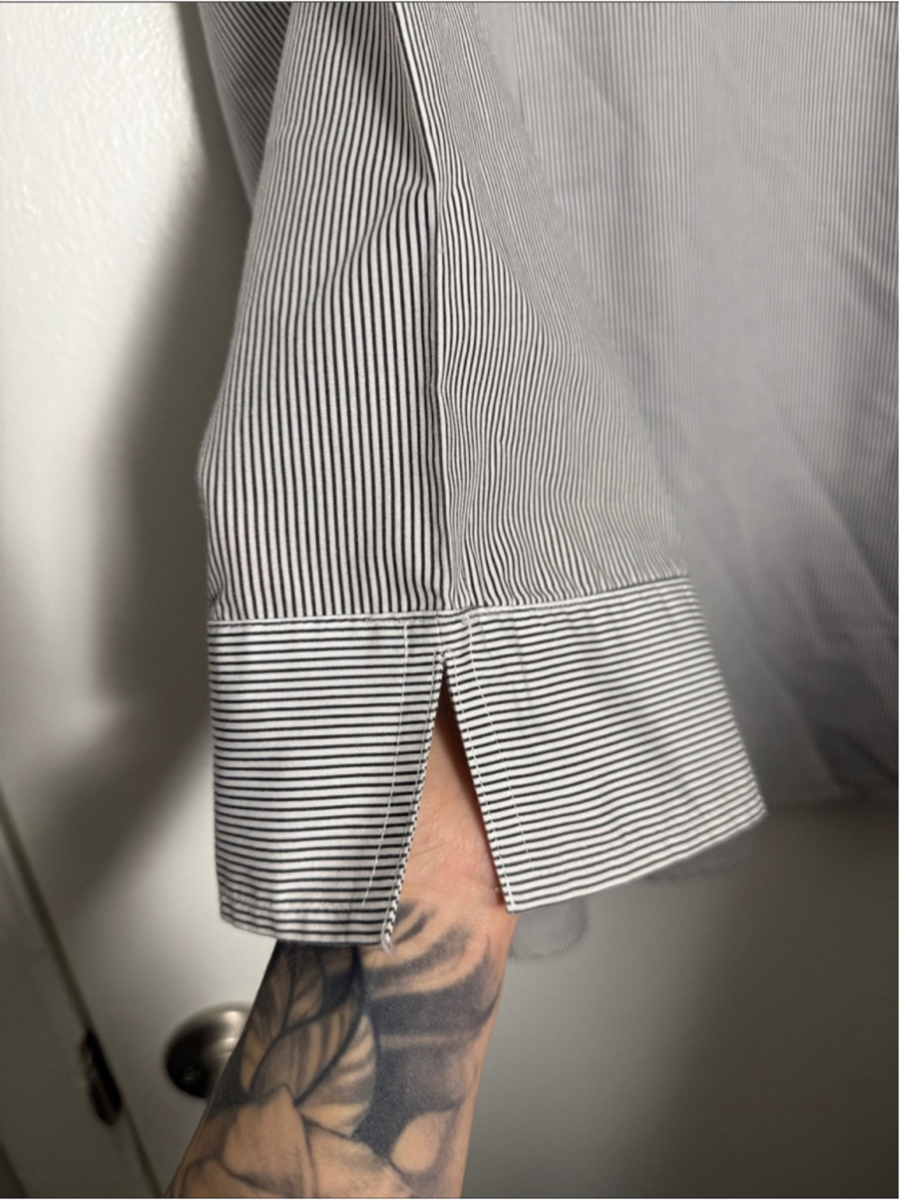 Vintage Tia Designs Gray & White Pinstripe Rhinestone Button Up Size Large/XL - Picture 6 of 6